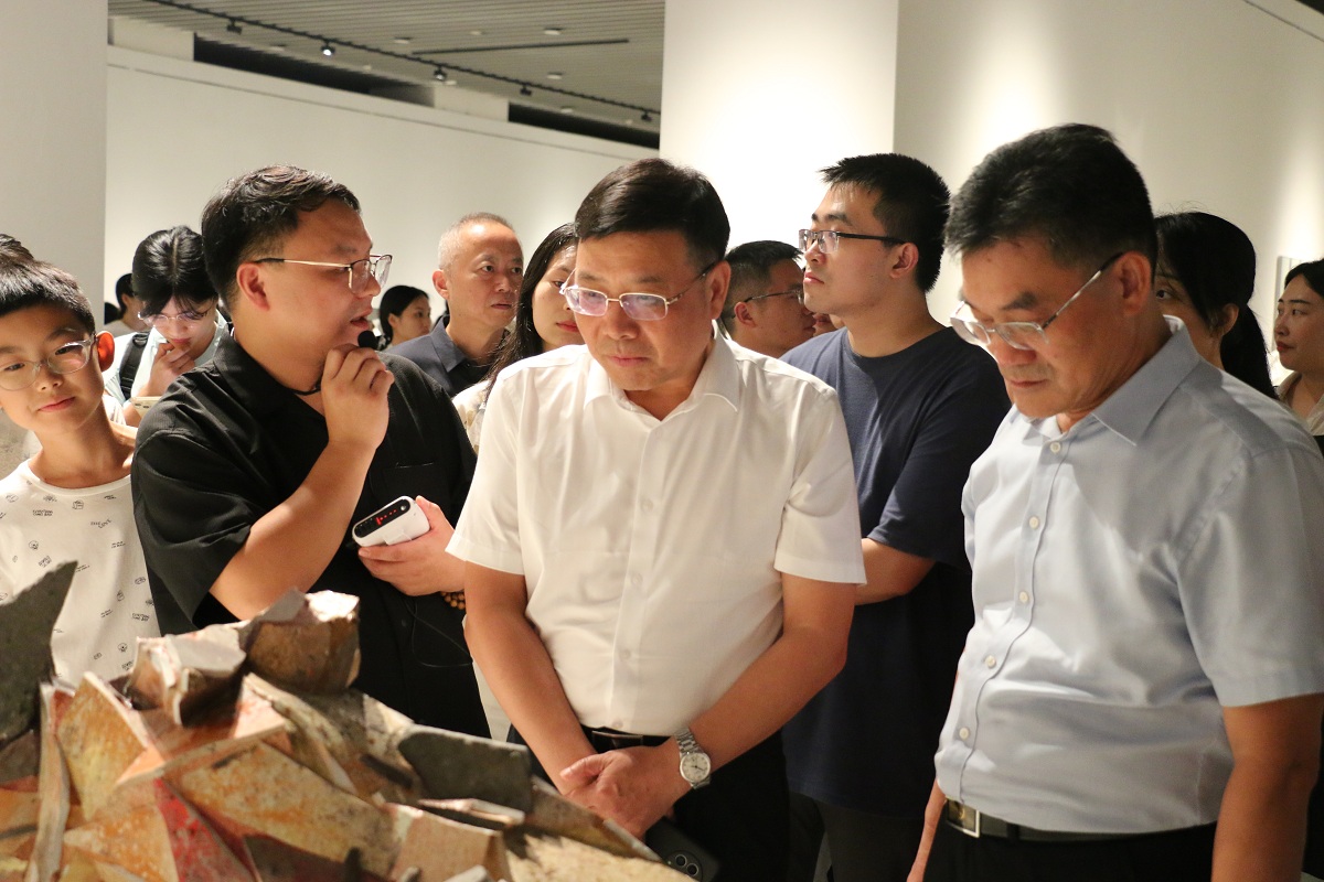 240731参观美术馆陶瓷展2.jpg
